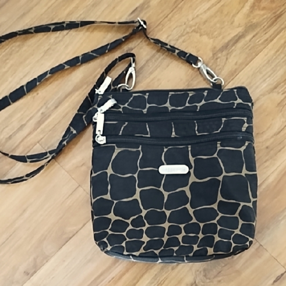 Baggallini Black and Tan Crossbody Bag